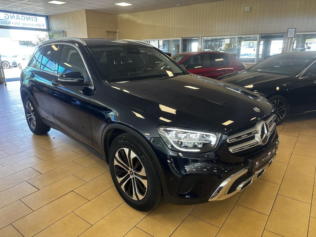 MercedesBenz GLC 200 d4MaticBusinessMBUXSHZNaviCAMLED 2022