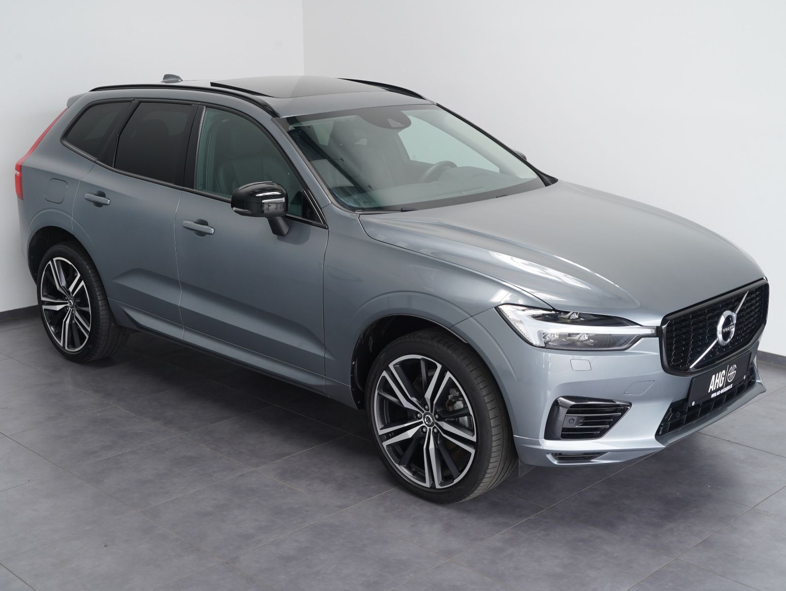 Fahrzeugabbildung Volvo XC60 T6 AWD Recharge Twin Engine R Design PANO