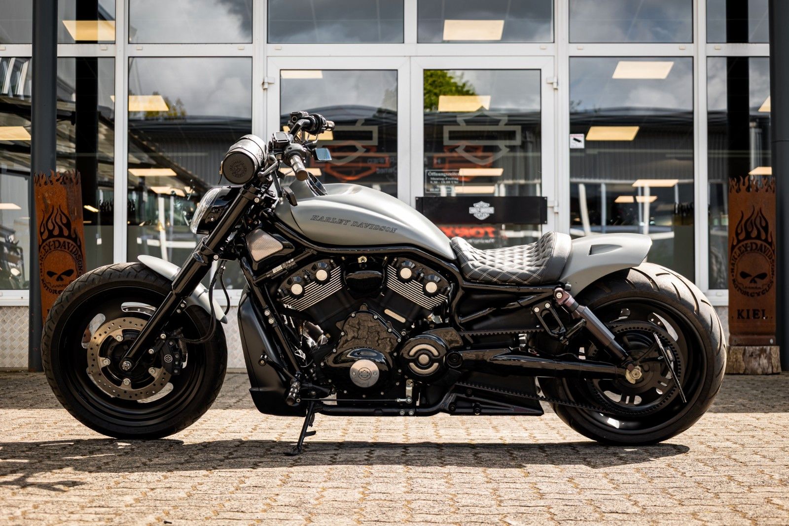 Fahrzeugabbildung Harley-Davidson VRSCDX Night Rod Special - Remus - Mini Ape