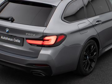Fahrzeugabbildung BMW 520d xD M Sport Laser Kamera HUD DAB HiFi AHK