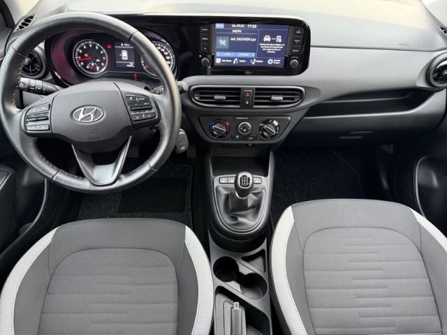 Fahrzeugabbildung Hyundai i10 1.2 Trend +CARPLAY+KLIMA+SHZ+RADIO+TEMPOMAT+