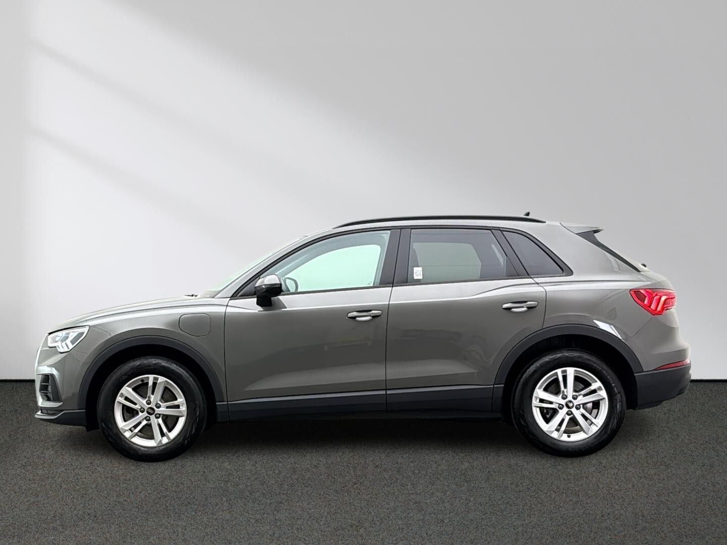 Audi Q3 45 TFSI e S tronic MMI LED AHK foto 2