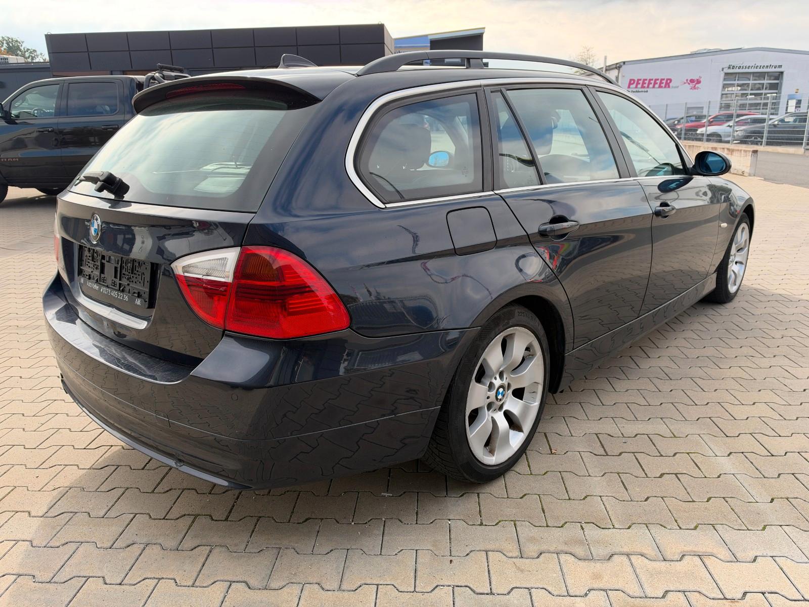 BMW 325 2007 — interior