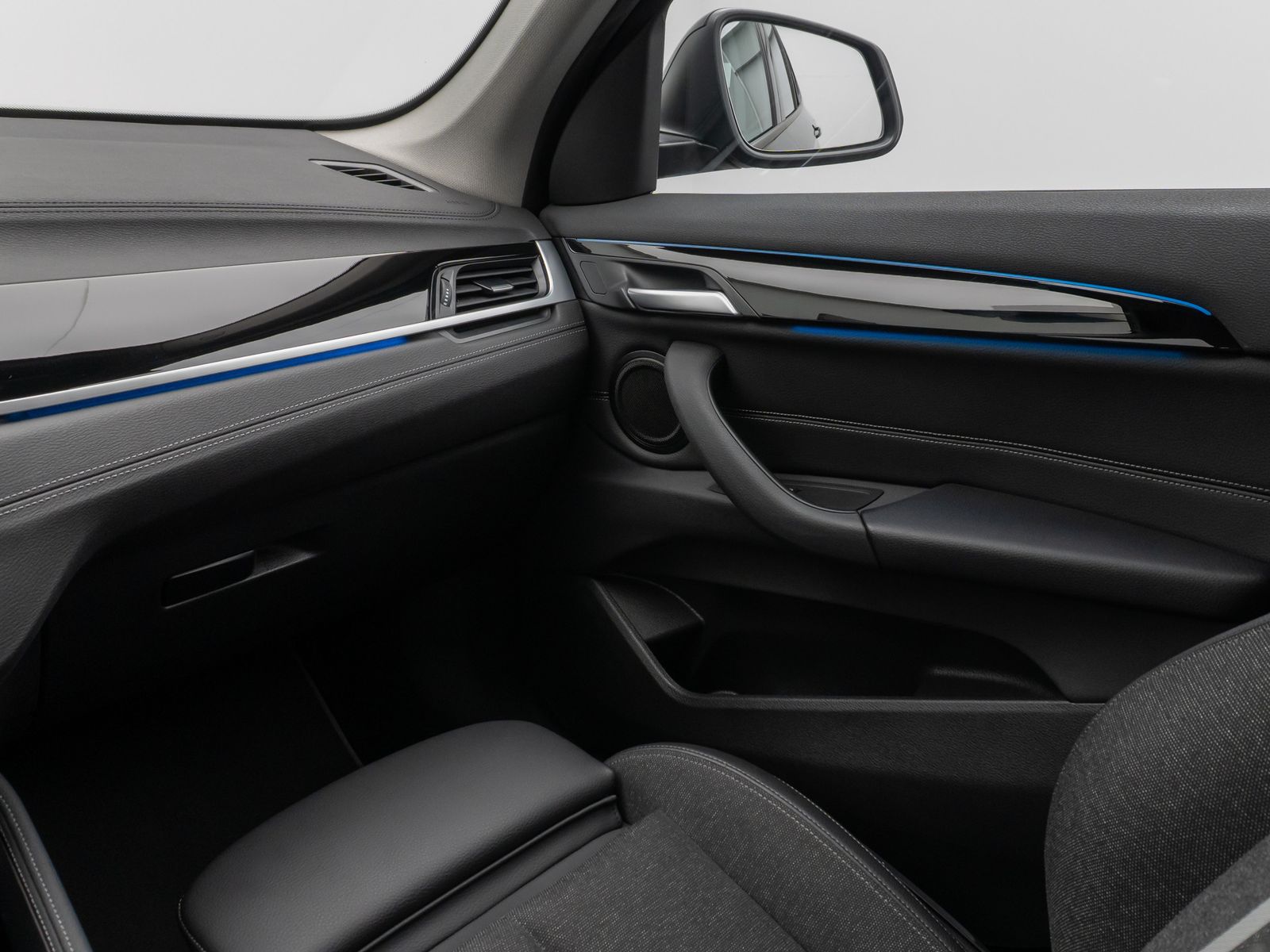 Fahrzeugabbildung BMW X1 xD25e Sport Line Kamera HUD DAB HiFi Komfort