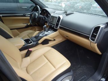 Porsche Cayenne - 10