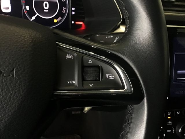 Fahrzeugabbildung Skoda Superb Style 2.0 TDI Combi AHK/Navi/ACC/Xenon