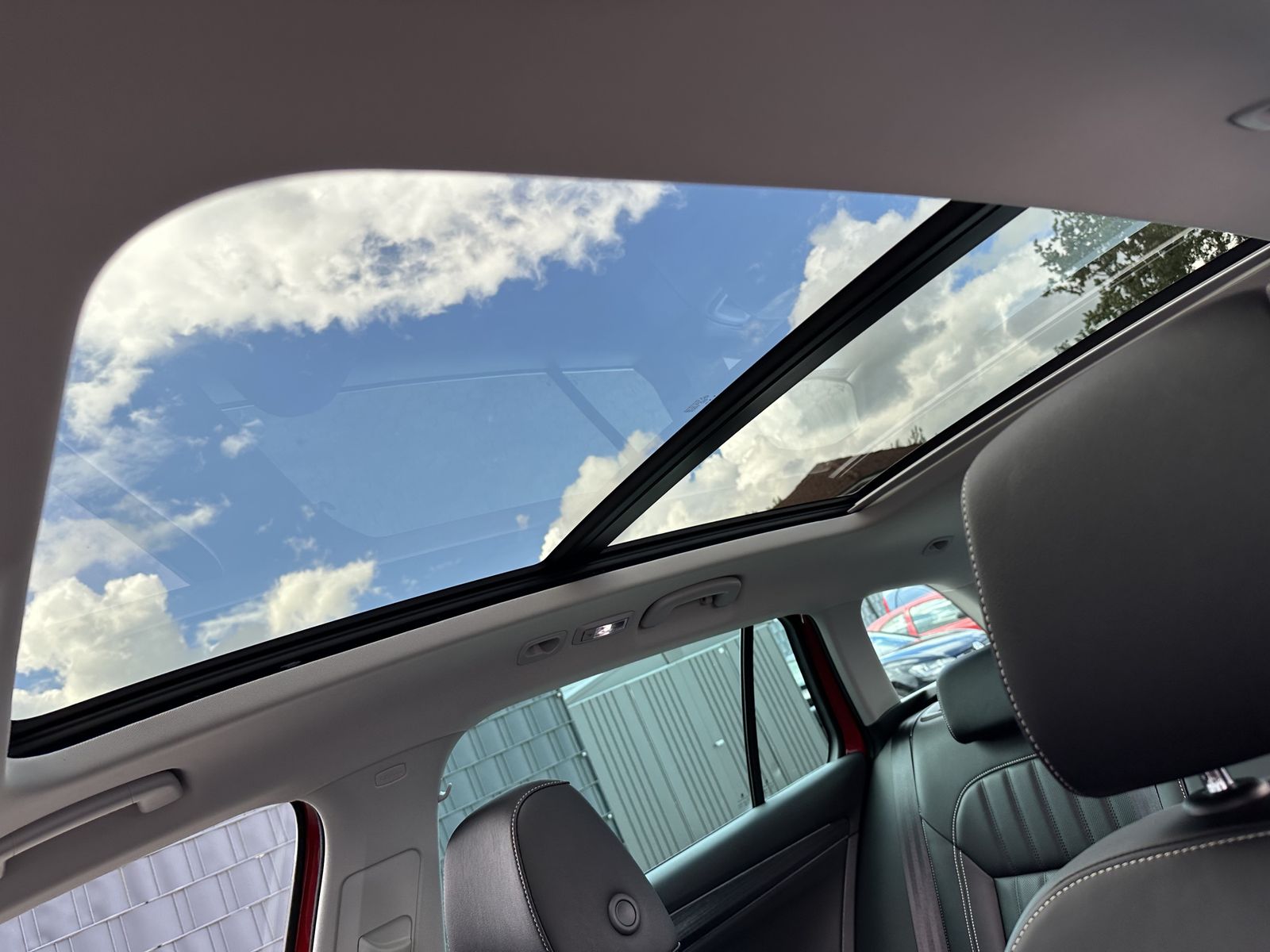 Fahrzeugabbildung SKODA Superb Combi 2.0 TDI DSG Premium Ed NAV+LED+PANO