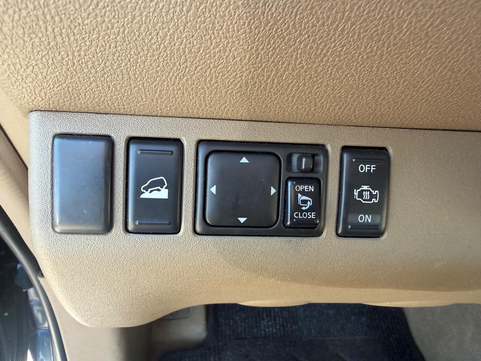 Nissan Pathfinder LE 2.5 dCi 171 ch BVA 4x4 / 7 places / 1ère main / Toit ouvrant / Cuir / Caméra de recul