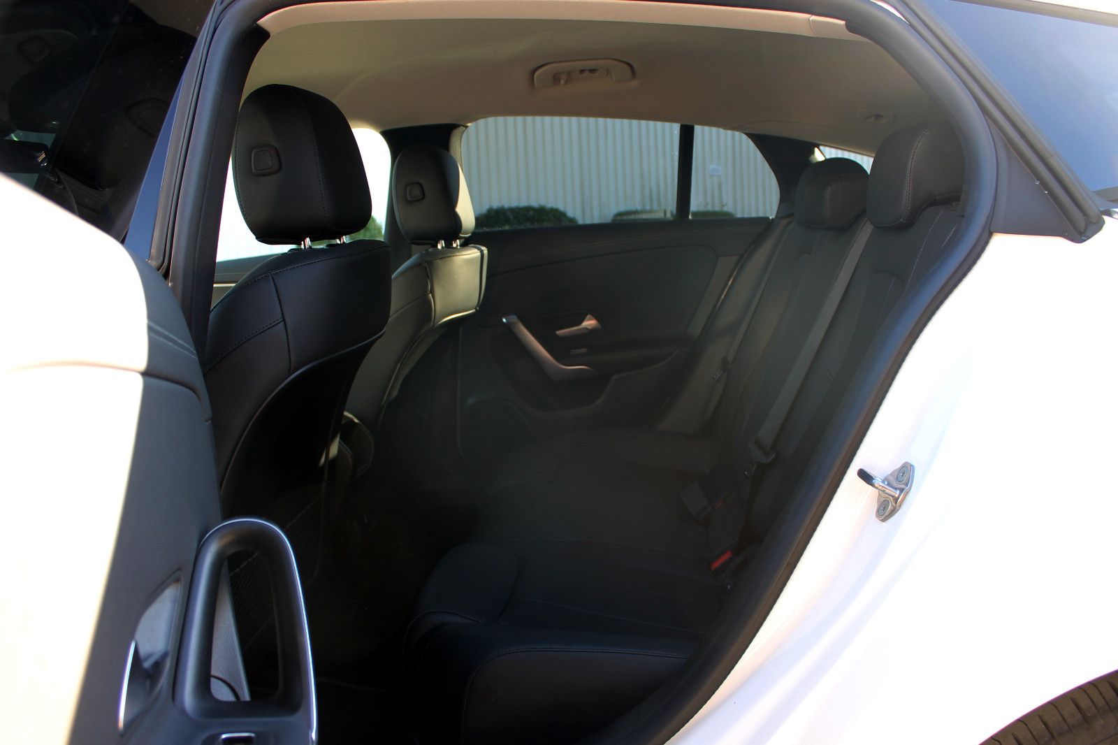 Fahrzeugabbildung Mercedes-Benz CLA 250e Shooting Brake  NAV LED PDC TEMP KAM BT