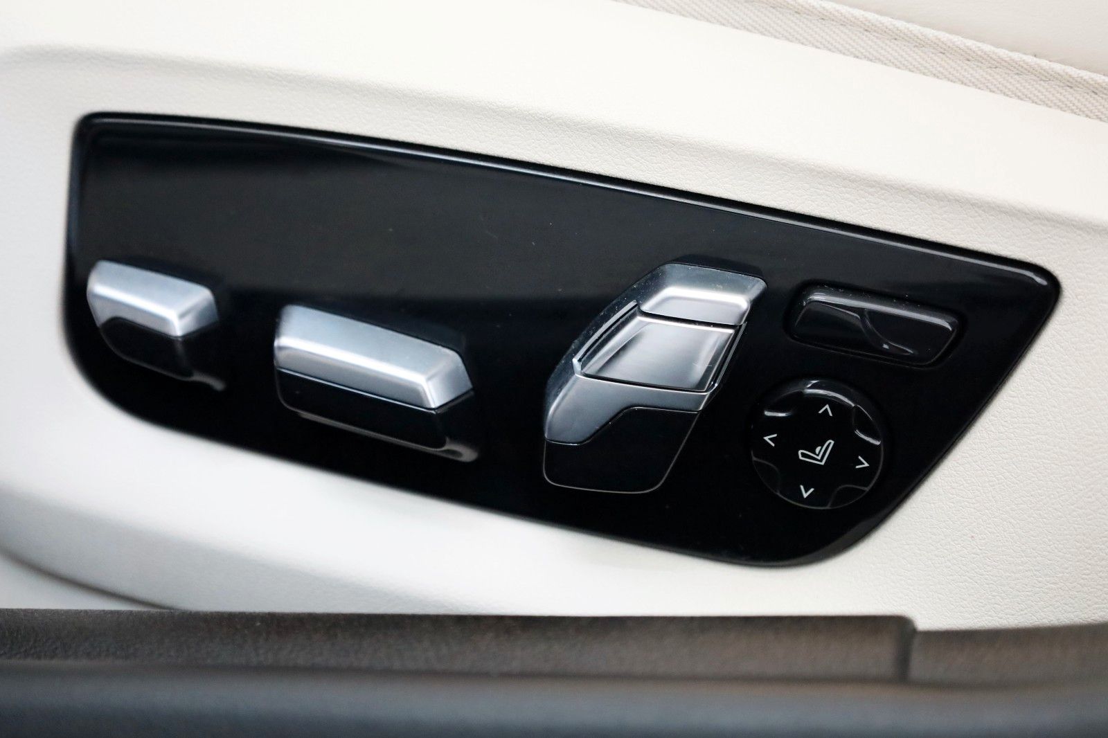 Fahrzeugabbildung BMW 545e xDrive Luxury Line,Navi,SD,4xSH,Kam,AHK,+WR