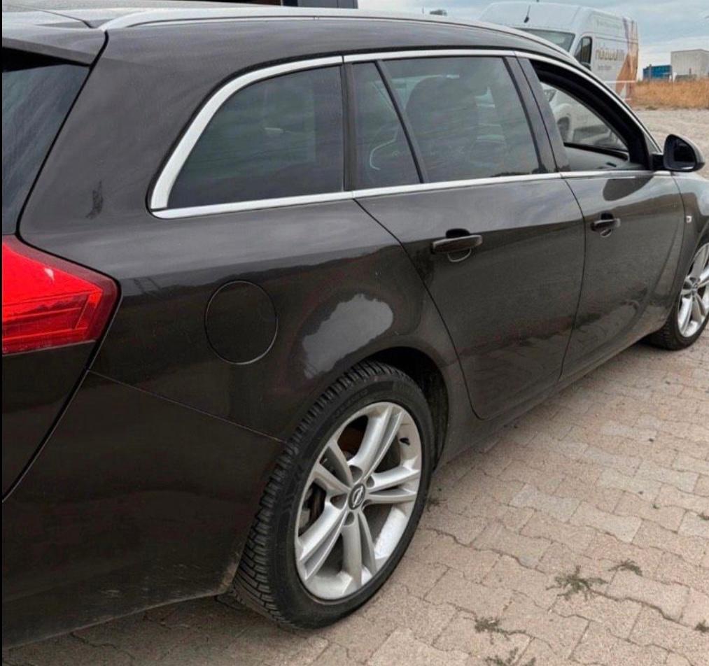 Opel Insignia 2011 — engine 1.956 cm³, 160 HP (118kW)