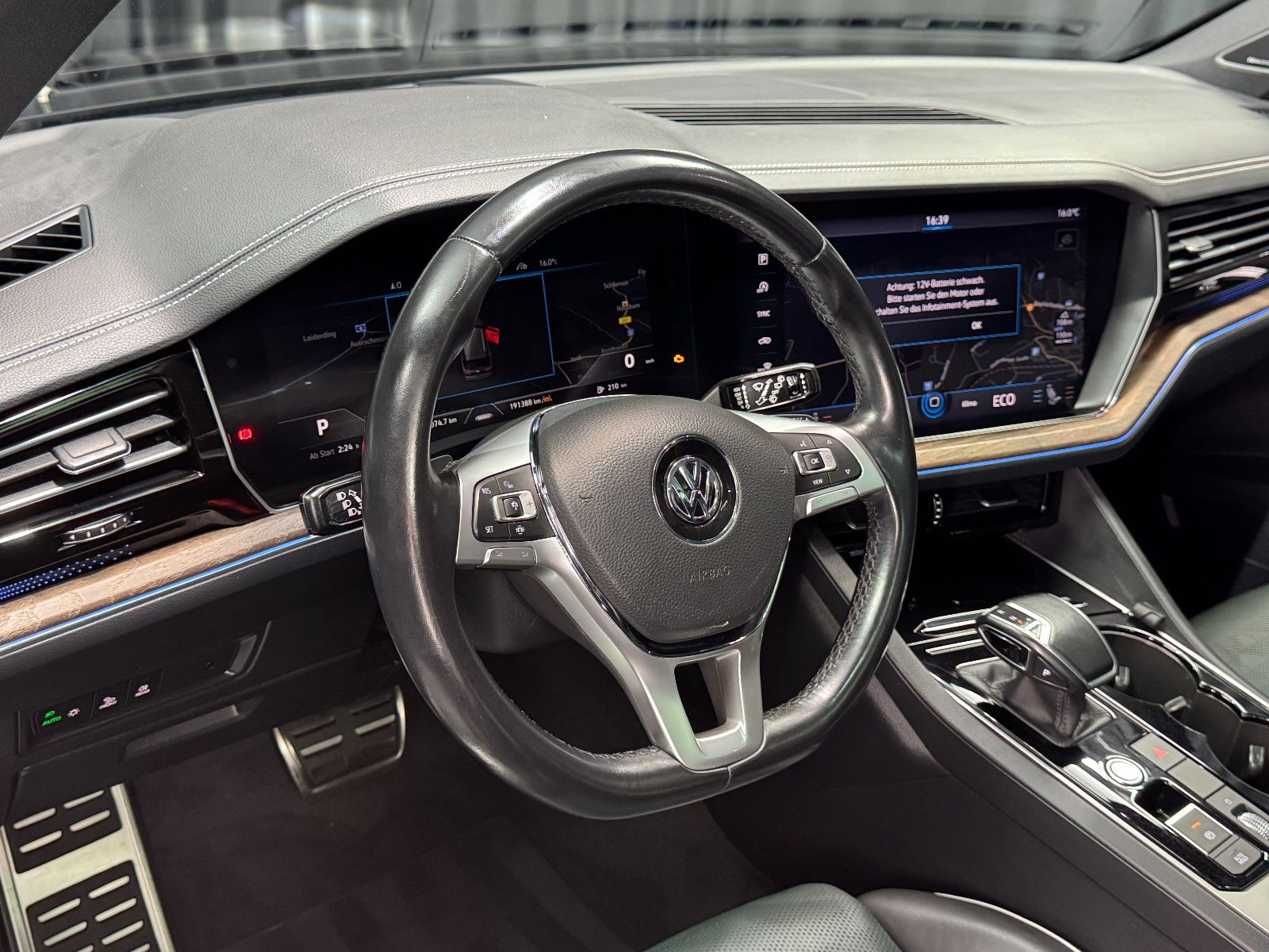 Fahrzeugabbildung Volkswagen Touareg 4.0 TDI V8 Atmosphere 4Motion|R-LINE|AHK