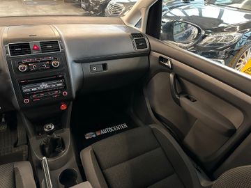 MYAUTOCENTER – Gebraucht- und Jahreswagen mit Werkstattservice in Pfaffenhofen Volkswagen Touran Comfortline *7-SITZER*2-ZONEN*TEMPO*