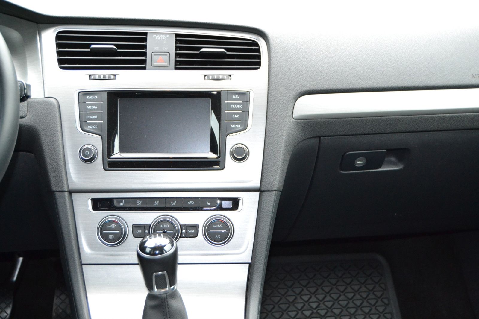 Fahrzeugabbildung Volkswagen Golf VII Lim. Comfortline BMT INSPEKTION TÜV NEU