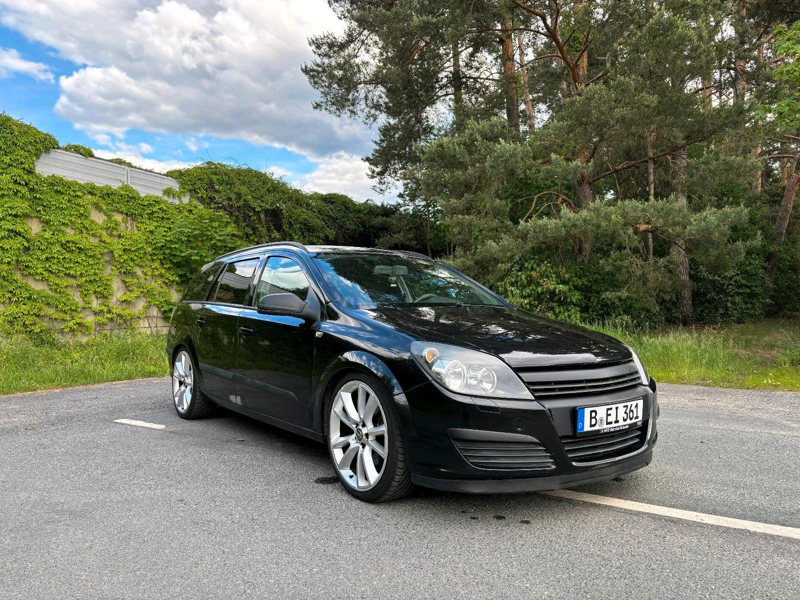 Opel Astra 2004 — салон