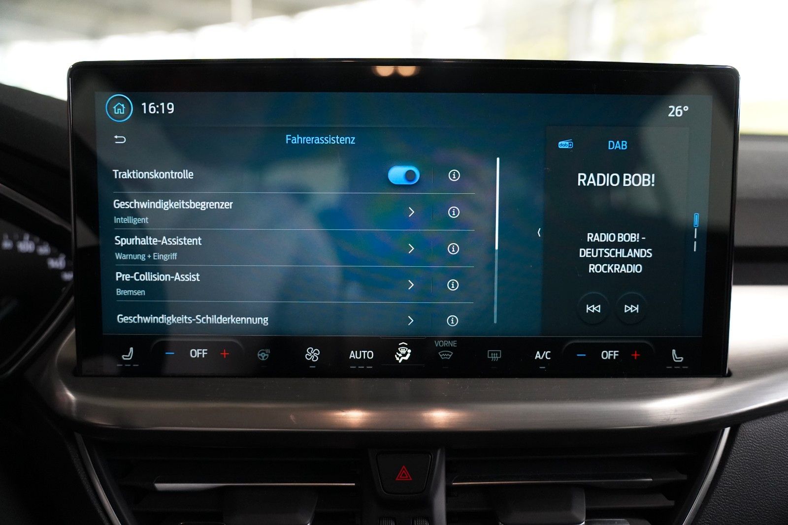 Fahrzeugabbildung Ford Focus Titanium Hybrid, Winter P,. AK  PP vo+hi