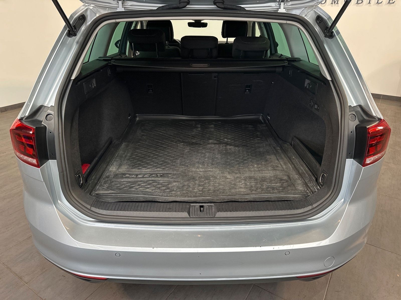 Fahrzeugabbildung Volkswagen Passat Variant 2.0 TDI DSG Business NAV+LED+AHK