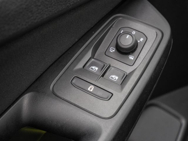 Caddy 2.0 TDI Dark Label PDC SHZ NAVI AHK PANO