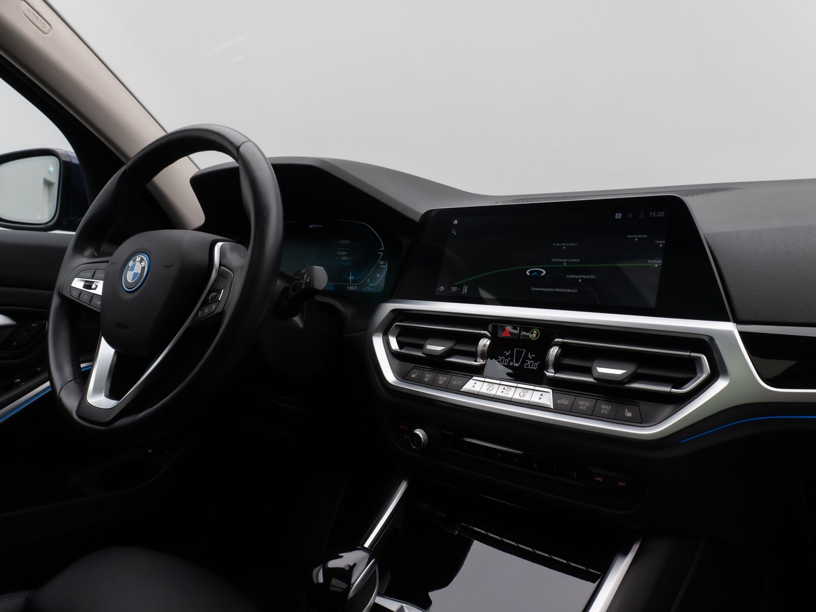 Fahrzeugabbildung BMW 330e xD SportLine Pano Kamera Laser HUD DAB HiFi
