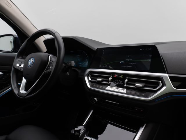 Foto Nummer 39: BMW 330e