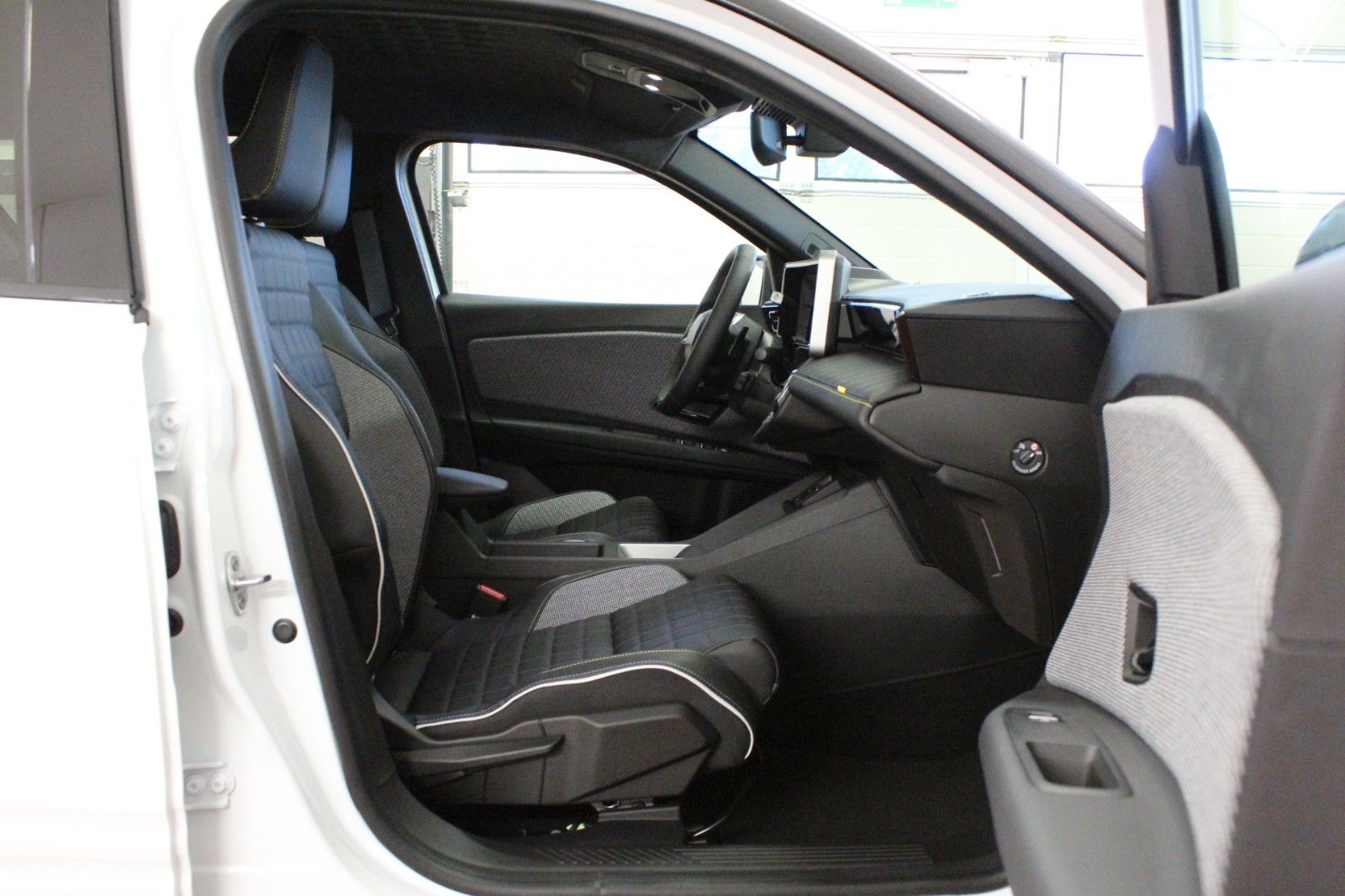 Fahrzeugabbildung Renault R 4 150 Comfort Range Iconic *Vollausstattung*