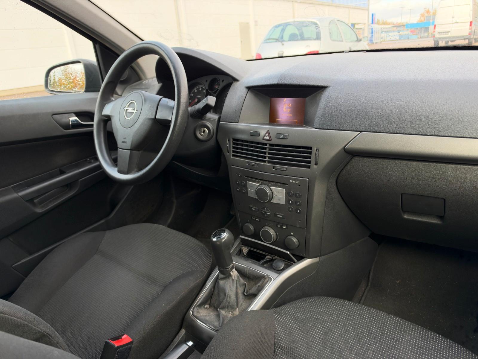 Opel Astra 2004 — photo 16