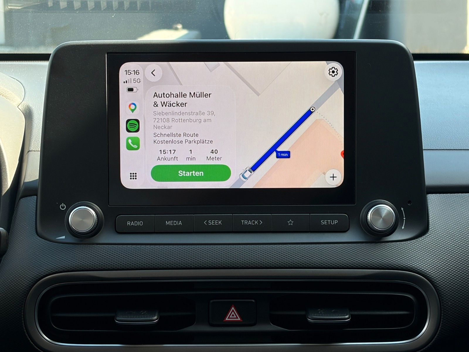 Fahrzeugabbildung Hyundai KONA E Select SHZ LHZ ACC LKA LFA Navi CarPlay