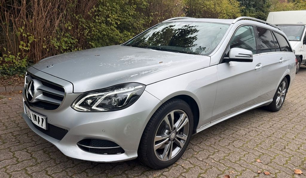 Image of Mercedes-Benz E 220