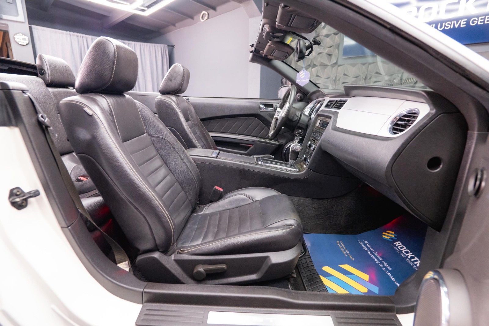 Fahrzeugabbildung Ford Mustang 3.7 V6 GT Cabrio | TÜV 2028 | 4Season