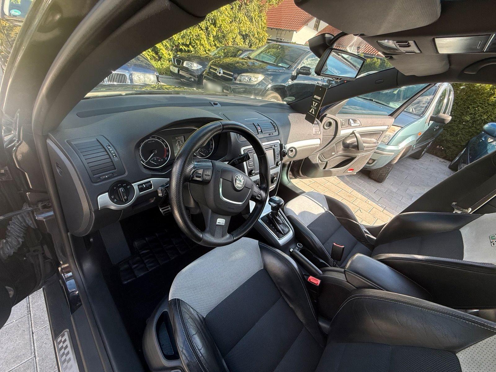 Skoda Octavia 2011 — photo 12