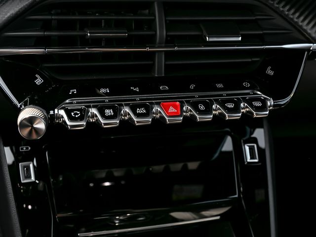 Peugeot 2008 GT Spurhalteassistent Kamera Navi LED AHK