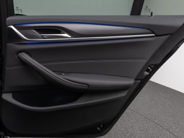 Fahrzeugabbildung BMW 520d M Sport Kamera DAB HiFi M Sportfahrwerk LED