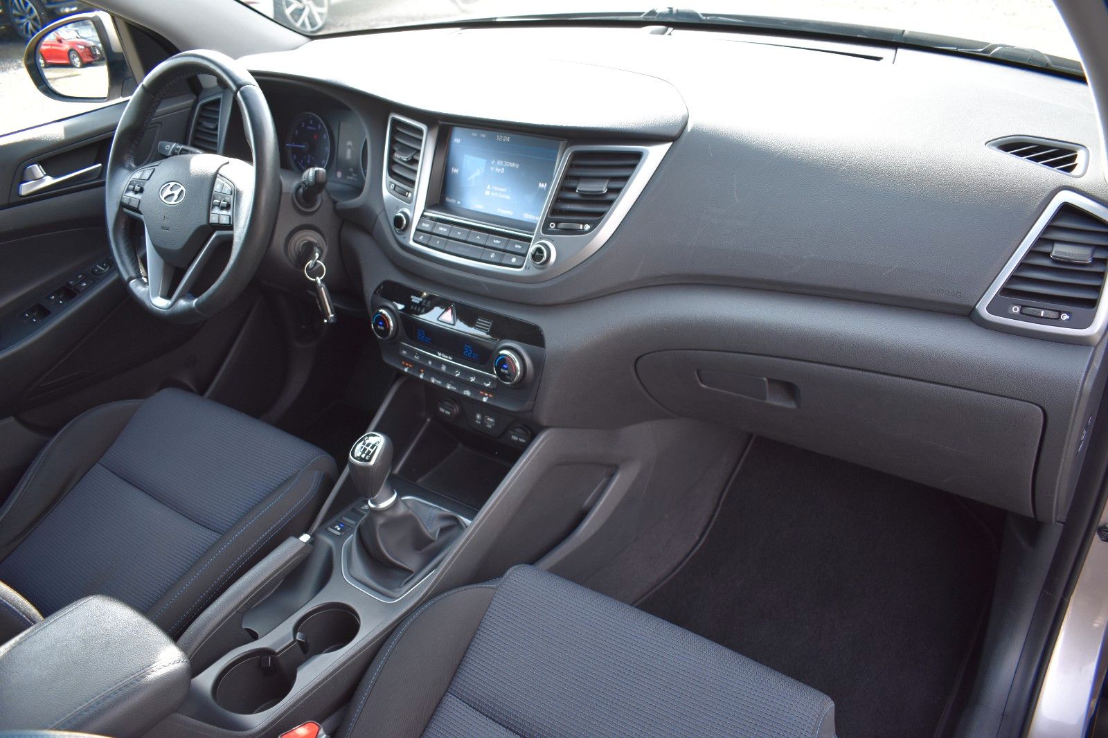 Fahrzeugabbildung Hyundai Tucson Style 2WD Panorama Dach Bluetooth Schaltr