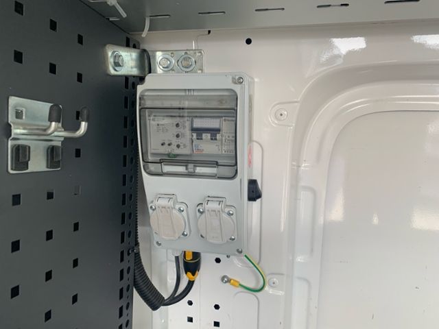 Fahrzeugabbildung Volkswagen Crafter 35 Kasten 2.0 TDI MR 1.HAND AHK STANDHEI