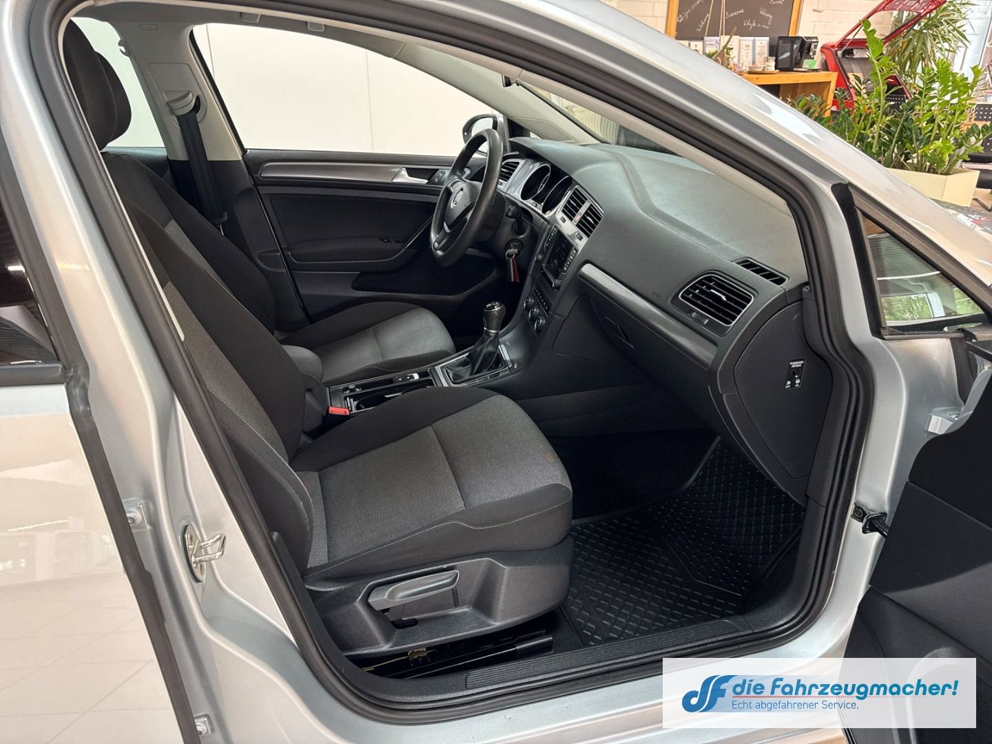 Fahrzeugabbildung Volkswagen Golf VII Variant Trendline BlueMotion 1.6 TDI