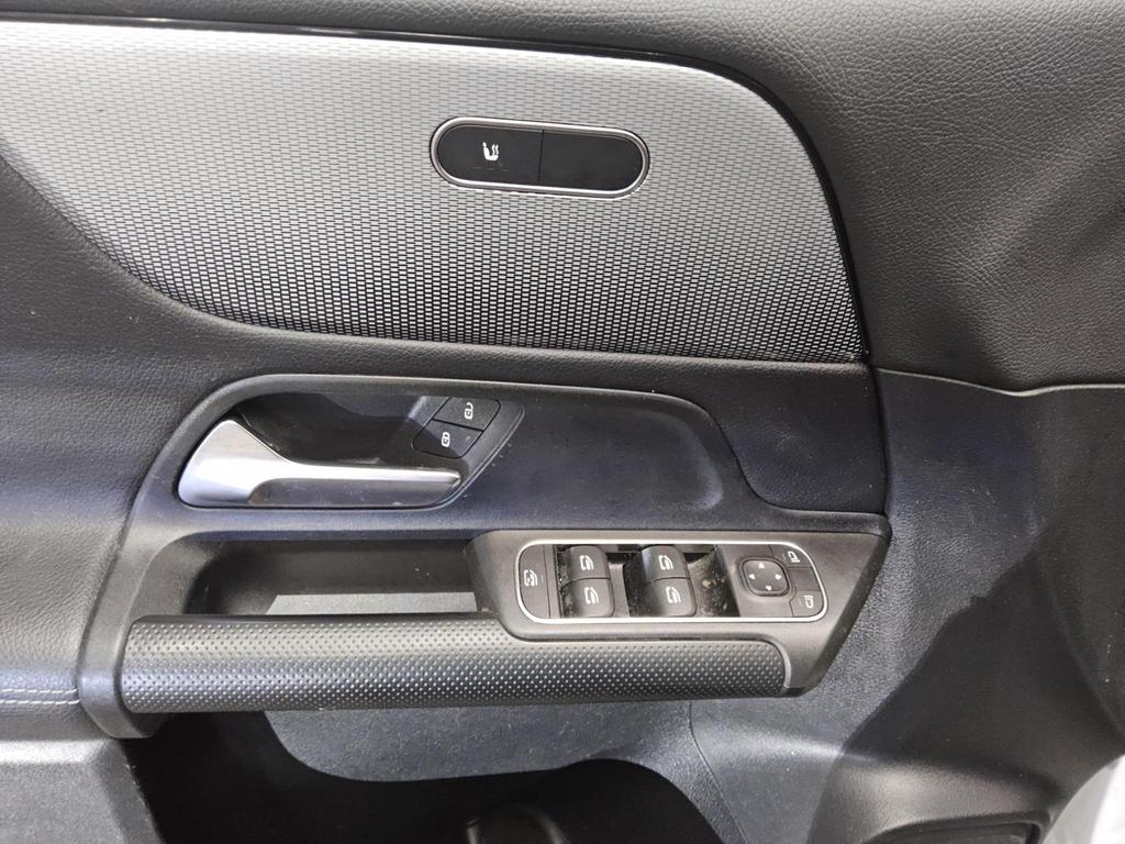 Mercedes-Benz GLB 180