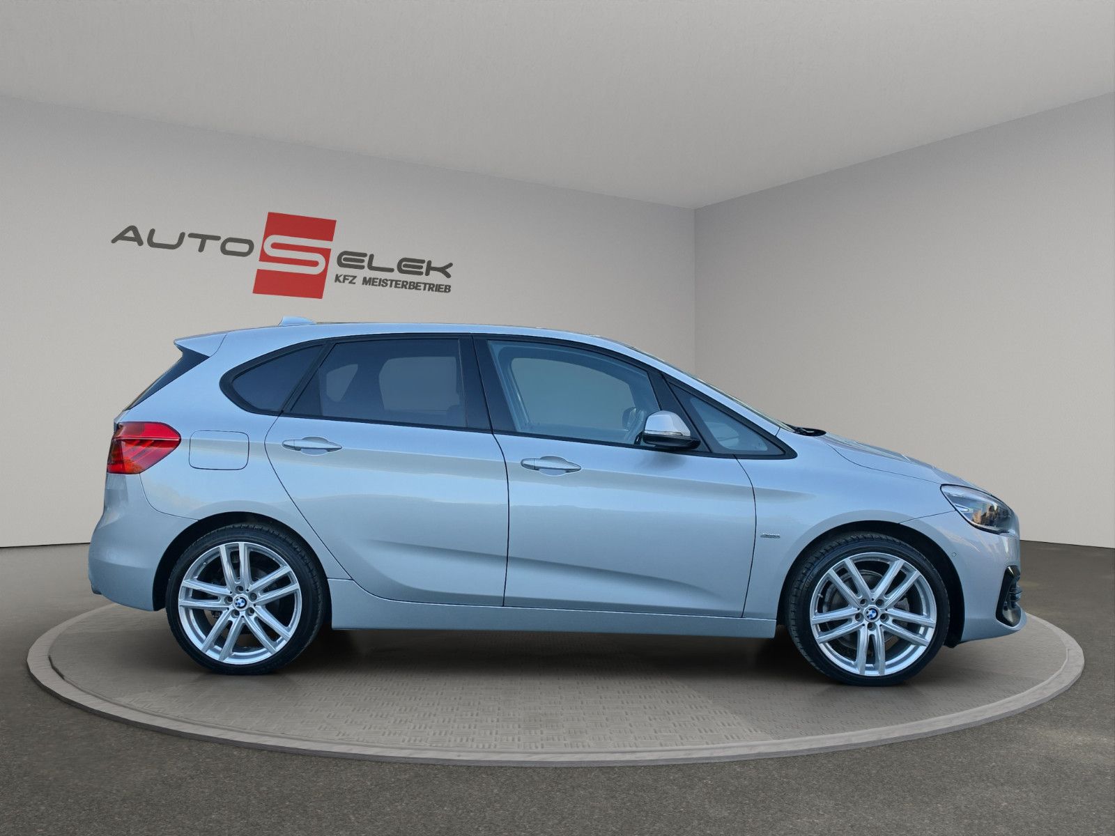 Fahrzeugabbildung BMW 2 Active Tourer 218 d Sport Line Sport-Automatik