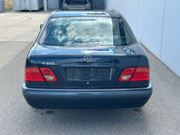 Mercedes E 320 - 7