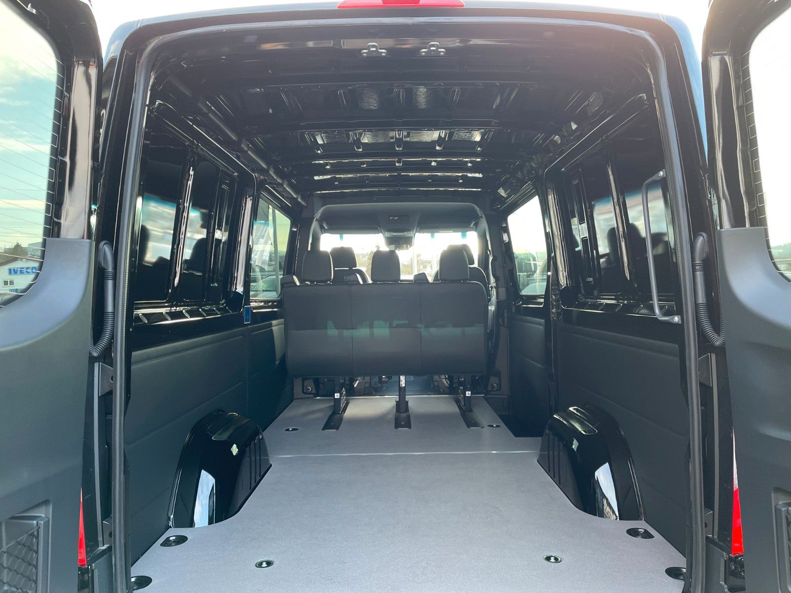 Fahrzeugabbildung Mercedes-Benz Sprinter 317 CDI 3665 DoKa/Mixto Stdheiz AHK3,5