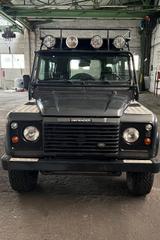 Land Rover Defender Tomb Raider - - Land Rover Defender aus 2001