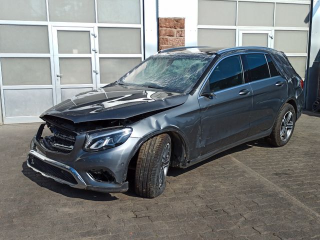 Mercedes-Benz GLC 220 d 4Matic / LED / AHK / 9G - Tronic