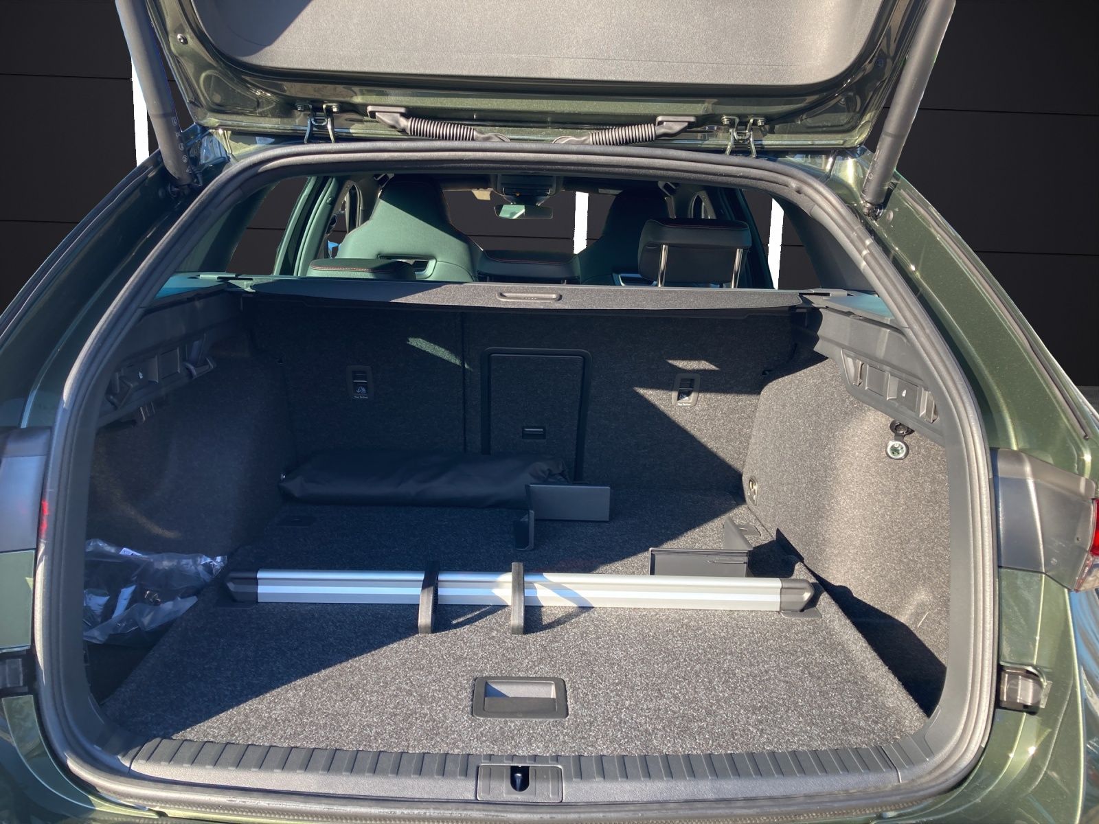 Fahrzeugabbildung SKODA Octavia Combi RS 2.0 TSI DSG Matrix LED, Navi, D