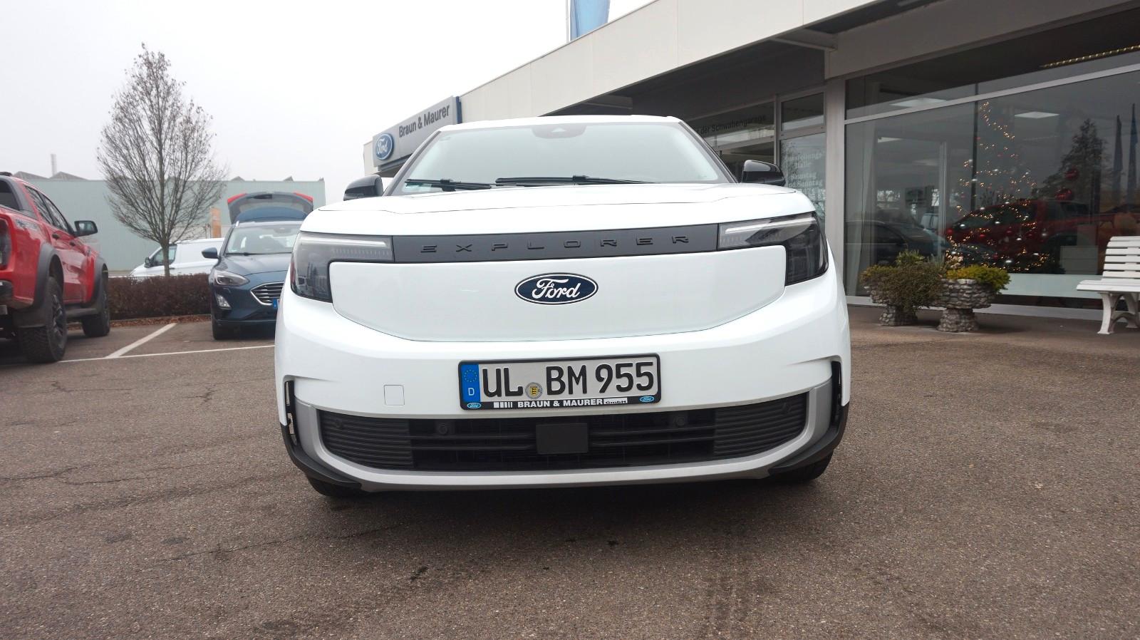 Ford Explorer RWD Extended Range