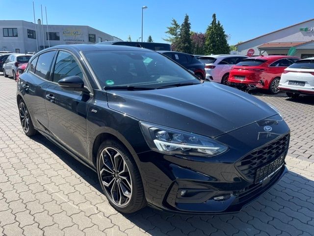 Fahrzeugabbildung Ford Focus ST-Line LED Kamera SpurhalteASS Tempomat