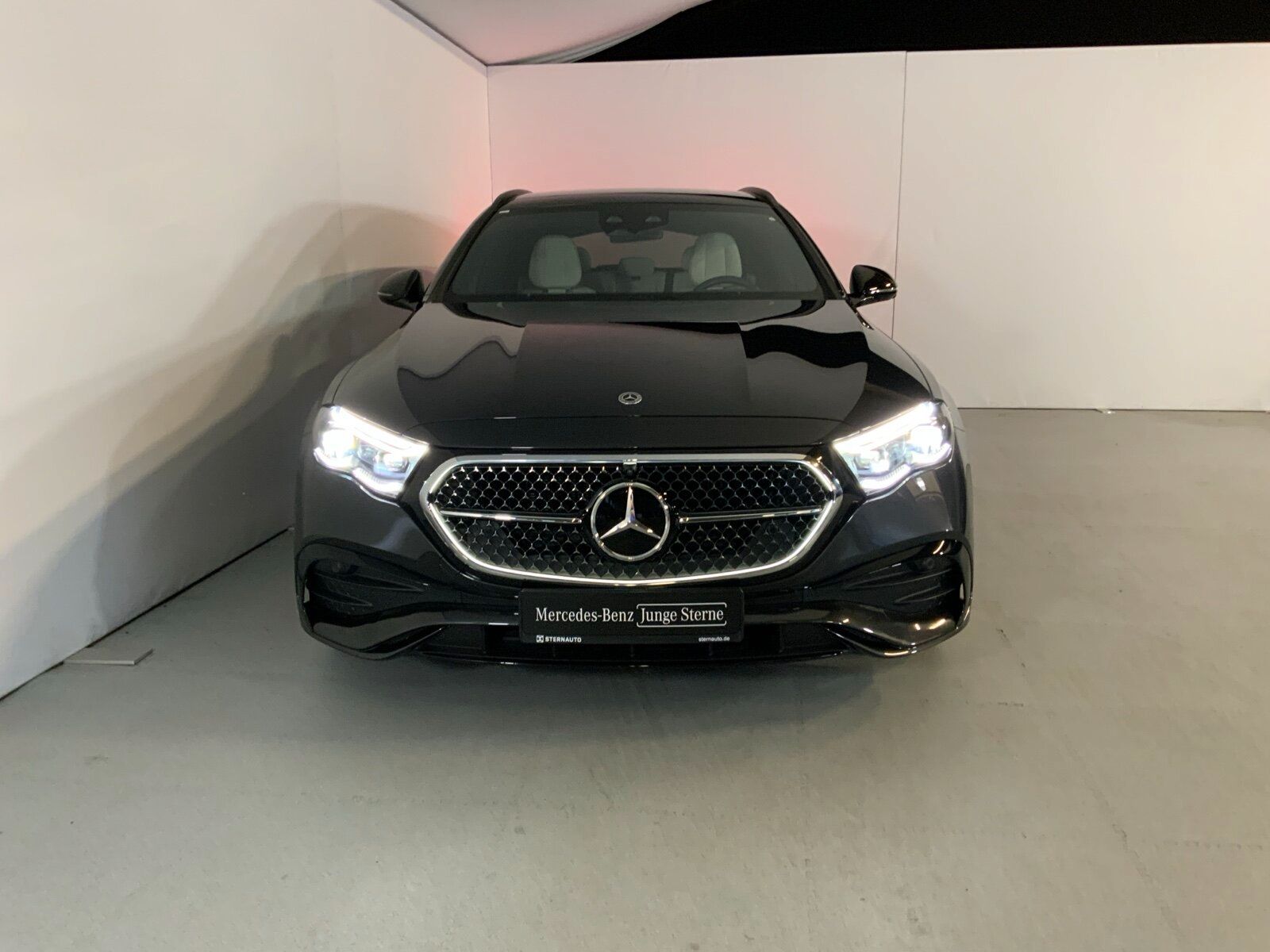 Mercedes-Benz E 300 e T AMG Premium AHK Pano DISTRONIC Night imagem 2