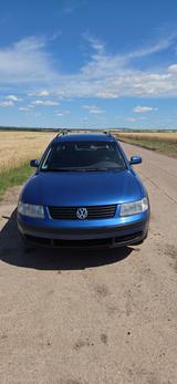 Volkswagen Passat 2.3 VR5 Basis - Volkswagen Passat aus 1998: Kombi