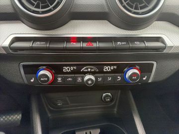 Audi Q2 35 TFSI Advanced KAMERALEDTEMPOMAT