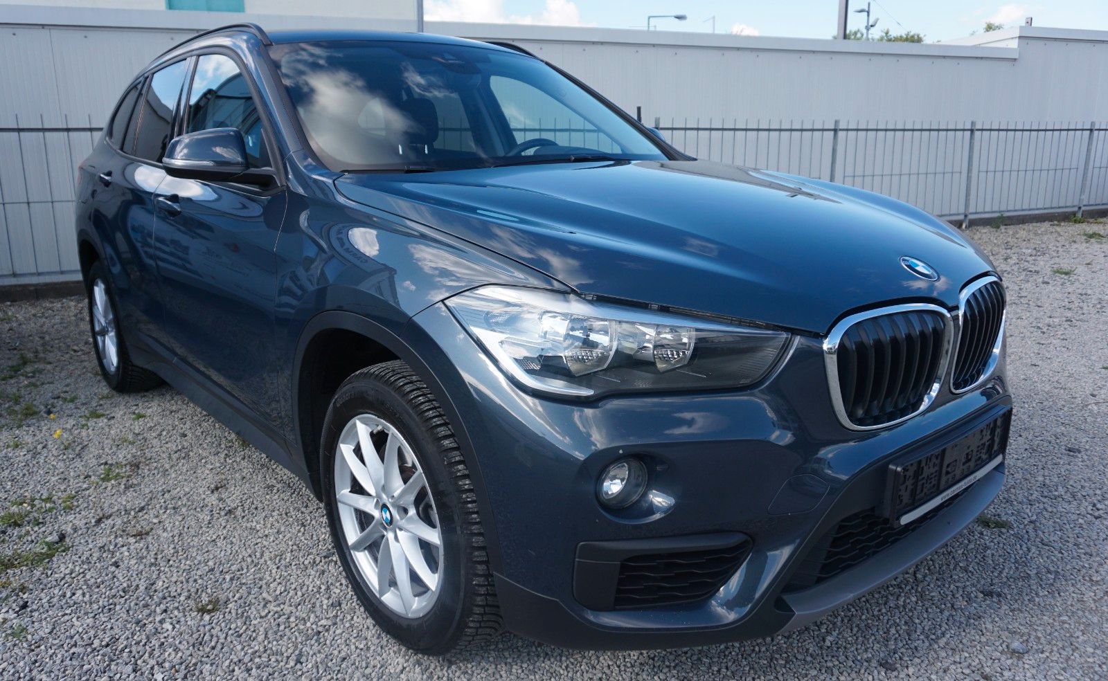 Fahrzeugabbildung BMW X1 xDrive 20i Advantage,PDC,Automatik,Scheckheft