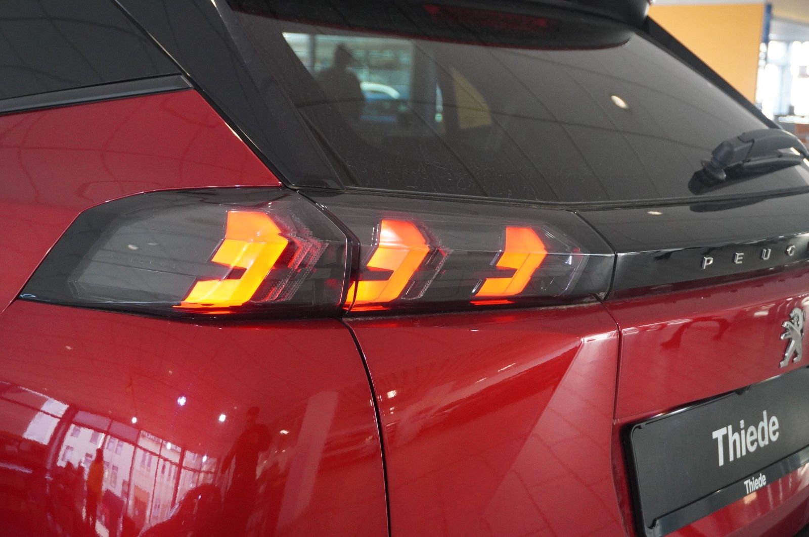 Fahrzeugabbildung Peugeot 2008 1.2T ALLURE PACK NAVI/LED/KAMERA/VIRT/3D