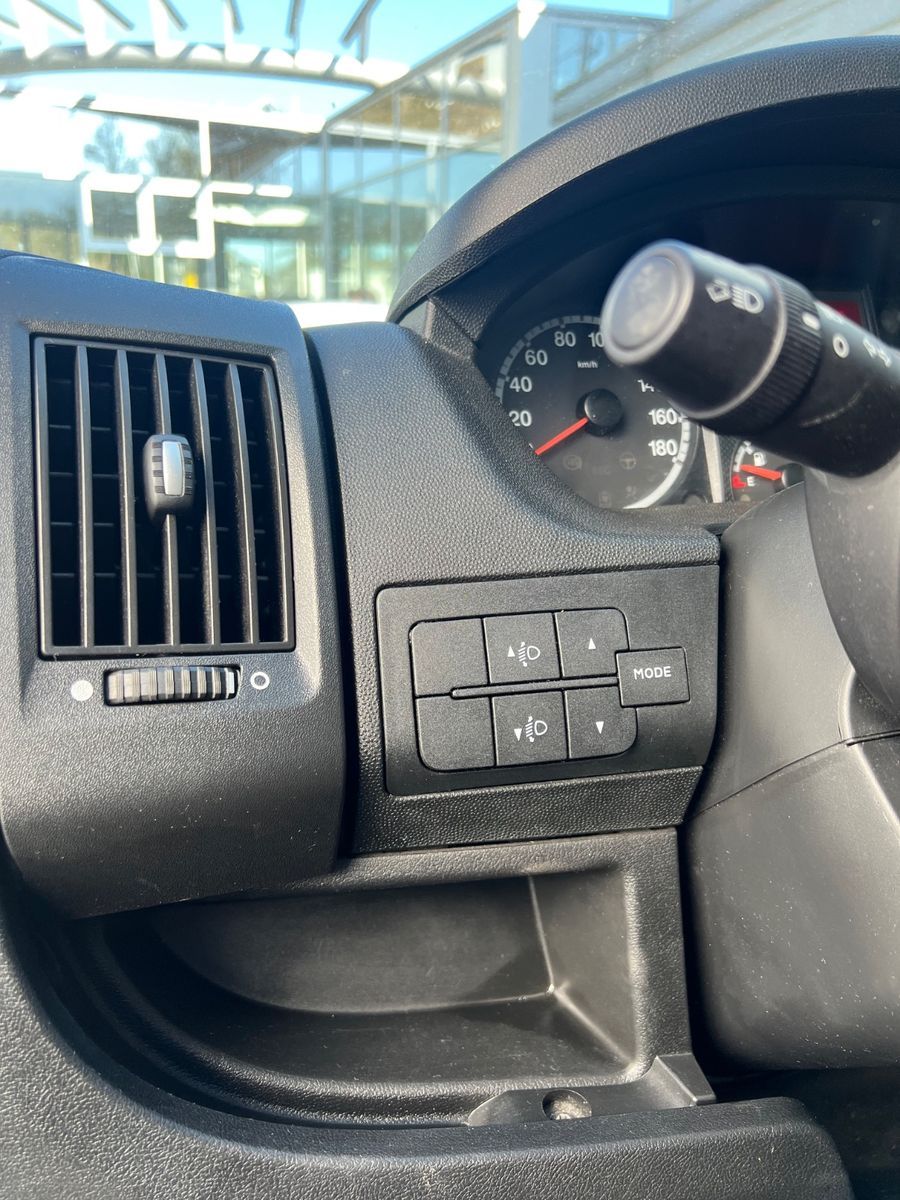 Fahrzeugabbildung Peugeot Boxer Koffer HDi * Hebebühne * bis 3,5t